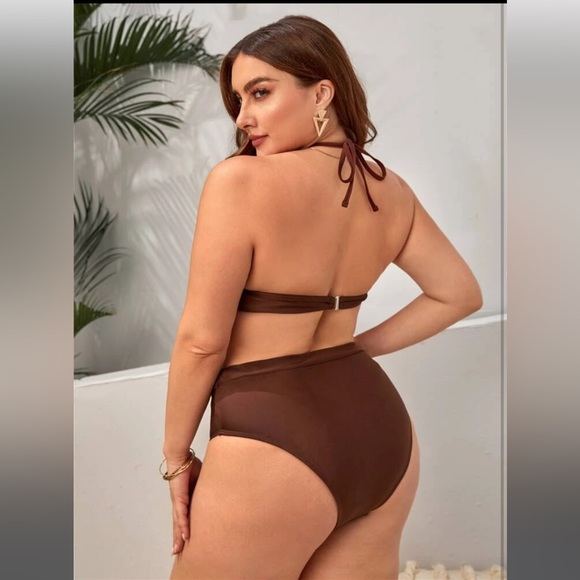 Plus Swimsuit - Picture 2 of 9